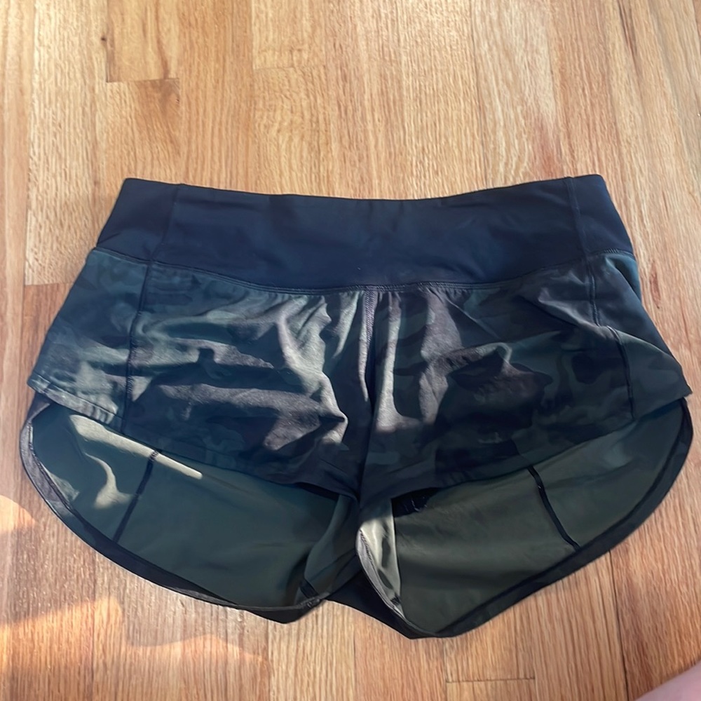 Lululemon speed up shorts 2.5 green camo